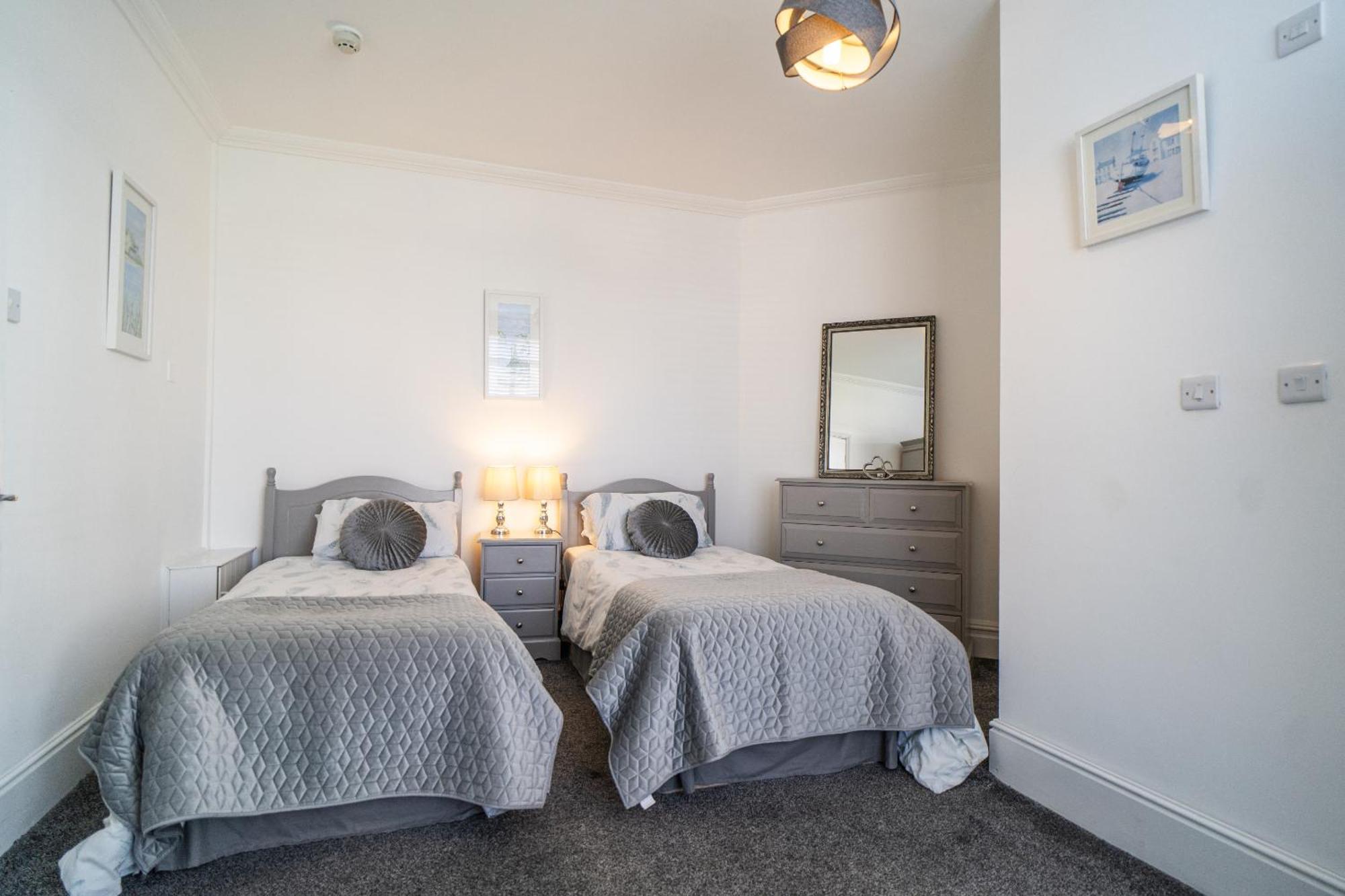 Beachmount Holiday Apartments Colwyn Bay Exteriör bild